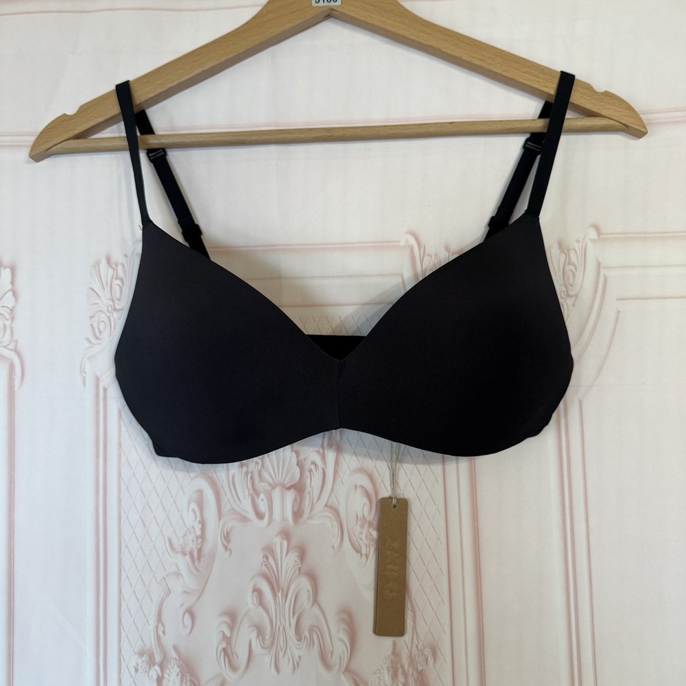 SKIMS Wireless Form Push Up Bra Size 32C Onyx Black NWT $54 Comfort